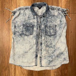 XL ROCK&REPUBLIC Sleeveless Acid Wash Button Up!
